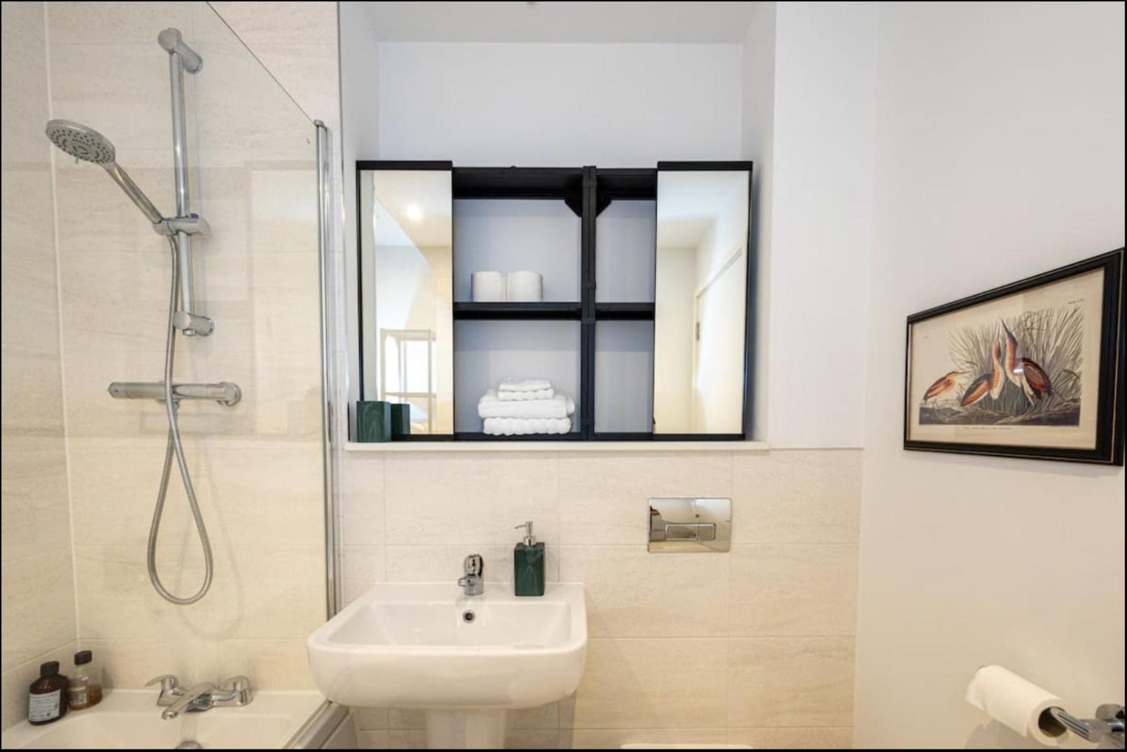 Elegance Retreat - 2 Bed Holiday Home With Parking Manchester Luaran gambar